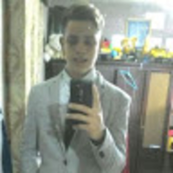 Meet your Posher, Carlos - Picture 1 of 1